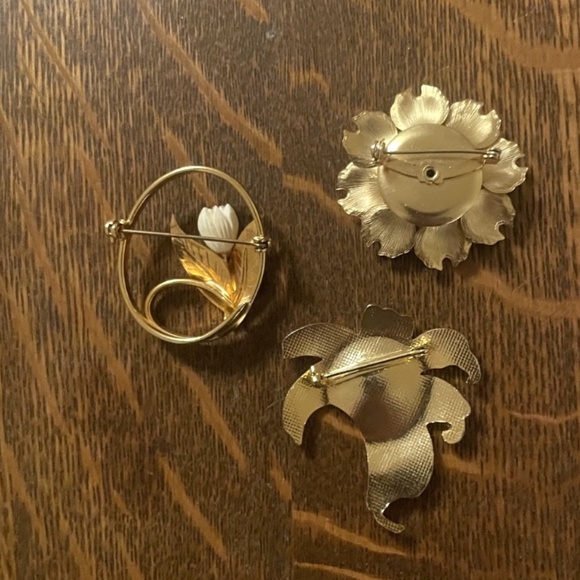 Vintage Flower Brooches Lot of 3 - Picture 2 of 2